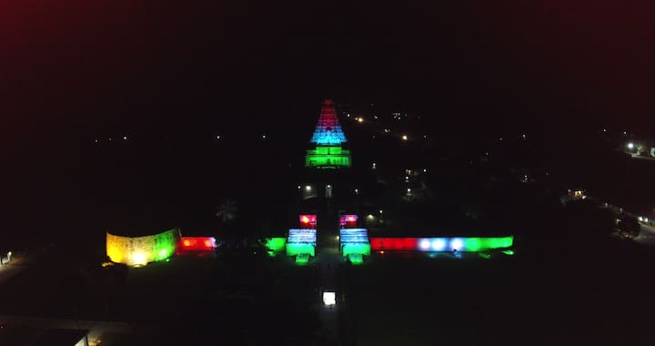 তেরঙ্গায় সেজেছে বৃহদঈশ্বরা মন্দির।