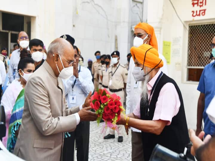 राष्ट्रपति रामनाथ कोविंद तीन दिवसीय दौरे पर बिहार के पटना आए थे. आज शुक्रवार को उनका आखिरी दिन था. आज 11 बजे राष्ट्रपति पटना से सेना के विशेष विमान से वे नई दिल्ली रवाना हो जाएंगे.