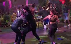 किसी ने किसी को उठाकर पटका तो किसी की हुई जमकर गाली-गलौज, जब Bigg Boss में आपा खो बैठे ये कंटेस्टेंट, जमकर हुई मारपीट तक