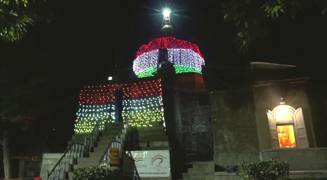 সাজানো হয়েছে এই শৌধটিও।