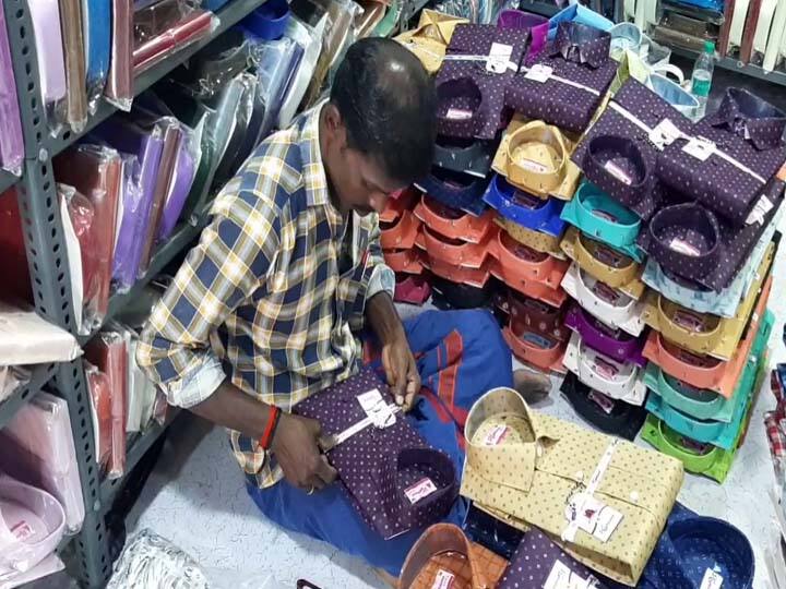 Dindigul: Readymade garment industry heats up after Nath Corona infection - Concentrated Diwali orders கொரோனா தொற்றுக்கு பிறகு சூடுபிடித்த ஆயத்த ஆடை தயாரிப்பு தொழில் - குவிந்த தீபாவளி ஆர்டர்கள்