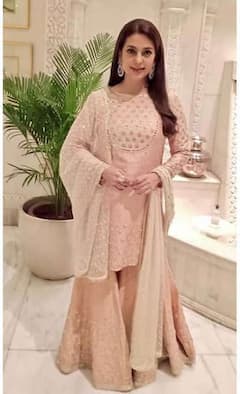 Juhi Chawla House: मुंबई में 9 मंजिला आलीशान विला की मालकिन हैं Juhi Chawla, देखिए उनके घर की ये मन मोह लेने वाली तस्वीरें