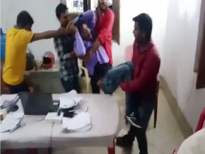 Bihar: नॉमिनेशन ड्यूटी में तैनात कर्मी की बिगड़ी तबियत, अस्पताल में भर्ती, समय पर नाश्ता नहीं देने का लगाया आरोप Health of the worker detoriated who was posted on nomination duty, hospitalized in supaul ann Bihar: नॉमिनेशन ड्यूटी में तैनात कर्मी की बिगड़ी तबियत, अस्पताल में भर्ती, समय पर नाश्ता नहीं देने का लगाया आरोप