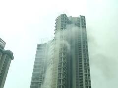 Mumbai Fire মুম্বইয়ে ৬০ তলা বহুতলে বিধ্বংসী আগুন, প্রাণে বাঁচার মরিয়া চেষ্টায় মৃত ১