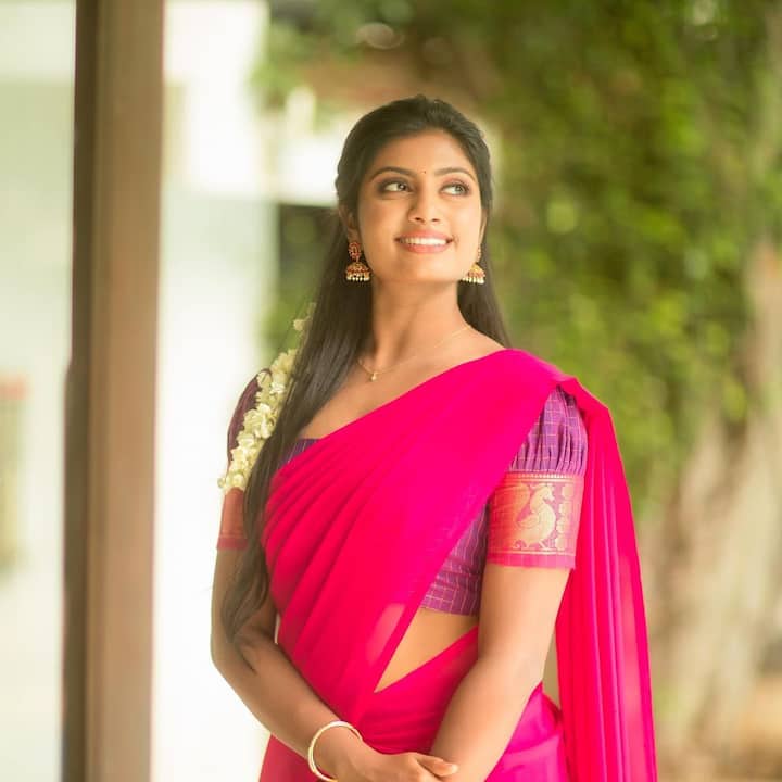 పద్దుగా అందరిని అలంరించింది..పున్నాగ గా మెప్పిచింది..ఈ బుల్లితెర బ్యూటీ నక్షత్ర శ్రీనివాస్(Image Credit/Nakshtra Srinivas Instagram)