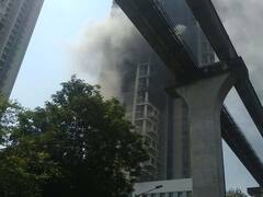 Mumbai Fire Accident: : लालबागमधील वन अविघ्न पार्क इमारतीला आग; पाहा भीषण आगीचे फोटो