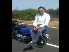 Elon Musk के लाने से पहले ही क्या देश में आ गई ड्राइवरलेस बाइक? आनंद महिंद्रा ने शेयर किया मजेदार वीडियो