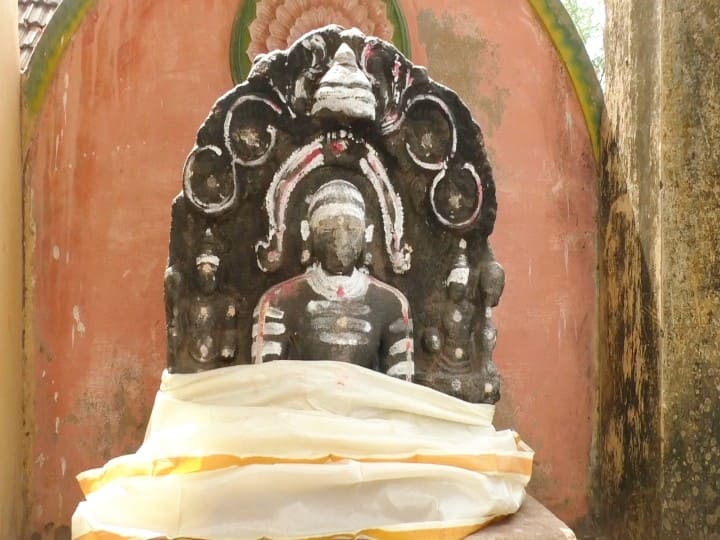 Ramanathapuram: Villagers worship Mahavira by wearing Saiva symbols ராமநாதபுரம்: சைவச்சின்னங்களை அணிவித்து மகாவீரரை வழிபடும் கிராம மக்கள்