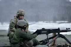 In Pics:  বরফাবৃত আলাস্কার গ্রেজেলকা ফায়ারিং রেঞ্জে ভারত-মার্কিন সেনার যৌথ 'যুদ্ধ অভ্যাস'