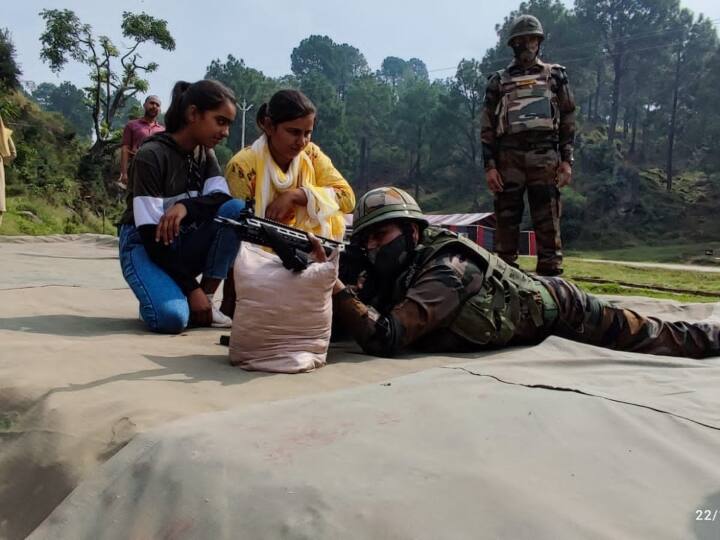 Jammu News: आतंकियों के खात्मे के लिए राजौरी में बेटियों ने उठाए हथियार, ऐसे करेंगी मुकाबला Jammu News To eliminate terrorists daughters take up arms in Rajouri will fight like this ANN Jammu News: आतंकियों के खात्मे के लिए राजौरी में बेटियों ने उठाए हथियार, ऐसे करेंगी मुकाबला