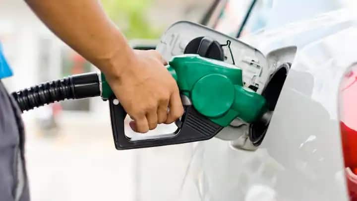 Petrol-Diesel Price Today: देश में लगातार 5वें दिन बढ़े पेट्रोल-डीजल के दाम, जानिए आपके शहर में क्या हैं कीमतें Petrol-Diesel Price Today: Petrol, diesel prices hiked for fifth consecutive day, Check revised rates Petrol-Diesel Price Today: देश में लगातार 5वें दिन बढ़े पेट्रोल-डीजल के दाम, जानिए आपके शहर में क्या हैं कीमतें