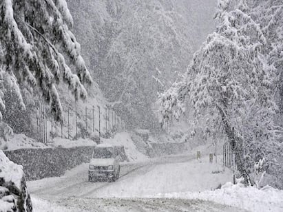 Ladakh: Various parts of Dras, Kargil district received fresh snowfall Watch video: புது வெள்ளை மழை.. லடாக்கில் கொட்டித்தீர்க்கும் பனி.. உறைந்து போன இடங்கள்..!