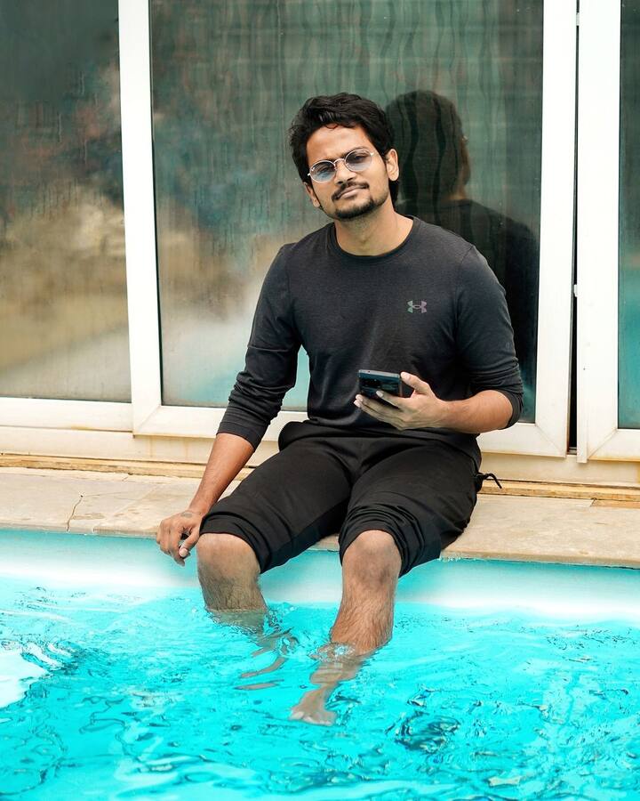 2018లో 'నన్ను దోచుకుందువంటే'సినిమాతో తెలుగు చిత్ర పరిశ్రమకు అరంగ్రేటం చేశాడు.(Image Credit/Shanmukh jaswanth Instagram)