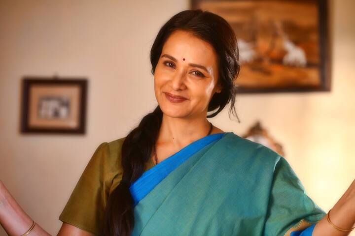 ஒரு காலத்தில் தமிழ்சினிமாவை கட்டிப்போட்ட அமலா... தற்போது முழுமையாக வேறு தோற்றத்தில் தென்படுகிறார்