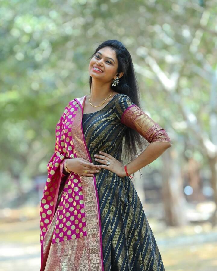 రమ్యను యమ్ యమ్ కీరవాణి సినిమాలకు పరిచయం చేశారు. (Photo Courtesy : Instagram)