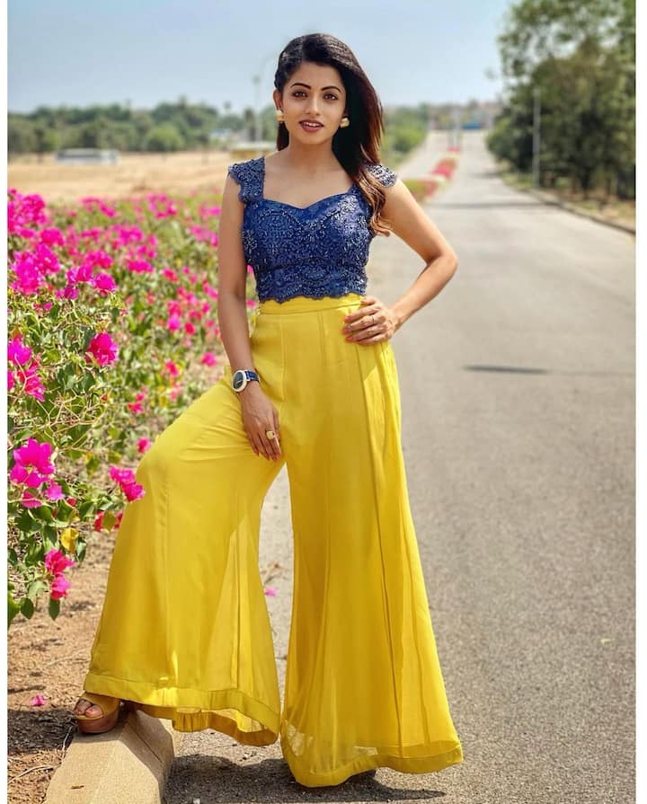 (Image credit: Instagram) నవ్యస్వామి క్యూట్ లుక్స్
