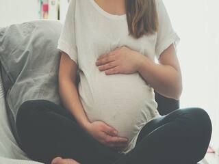 அன்பும் அறனும் 10 | உயிரோடு உறவாடுங்கள்.. 8-ம் மாத கர்ப்பகாலத்தில் கவனிக்க வேண்டியவை!