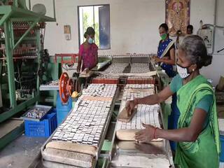 14 ஆண்டுகளுக்குப் பின் தீப்பெட்டி விலை உயர்கிறது... டிச.1 முதல் ரூ.2 ஆகிறது! காரணம் இது தான்!
