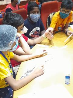 Drone Workshop: কীভাবে বানানো হয় ড্রোন? ওড়ানোই বা কীভাবে? খুদেদের হাতকলমে বিশেষ প্রশিক্ষণ