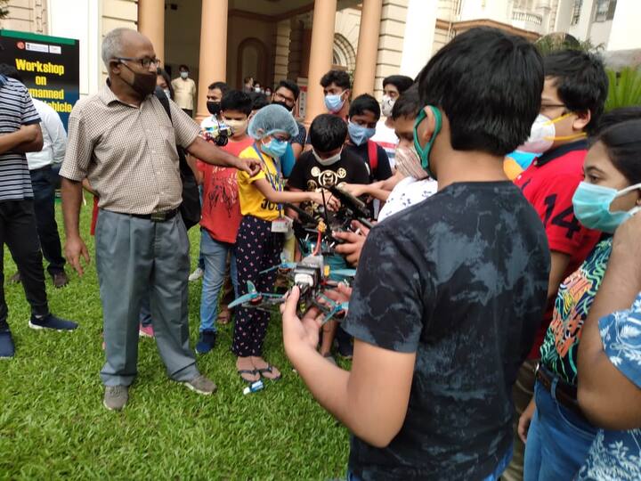 ড্রোন সম্পর্কিত যাবতীয় খুঁটিনাটি তথ্য নিয়ে বিশেষ এক কর্মশালা আয়োজিত হল কলকাতায়