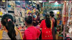 ਕਰਵਾ ਚੌਥ ਦੀਆਂ ਲੱਗੀਆਂ ਰੌਣਕਾਂ, ਸੱਜੇ ਬਾਜ਼ਾਰ, ਪਰ ਮਹਿੰਗਾਈ ਦੀ ਮਾਰ