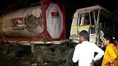 पुण्यातील नवले पुलावर अपघाताची मालिका सुरूच, केमिकल टँकरच्या भीषण अपघातात दोघांचा मृत्यू, 13 जखमी