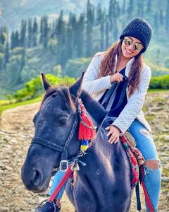 Navya swamy Photos: బుల్లితెర మహారాణి నవ్యస్వామి గుర్రపు స్వారీ