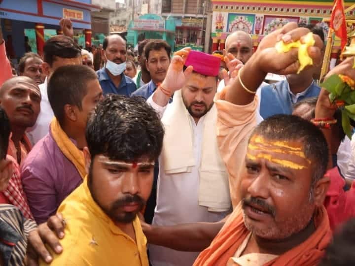 उन्होंने ट्वीट कहा, 