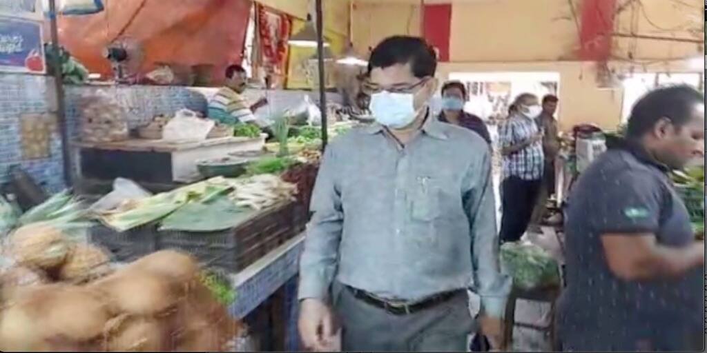 Kolkata North 24 Parganas Enforcement Branch surprise raids different open markets Salt Lake Barrackpore black marketing over pricing hoarding Kolkata: কালোবাজারি রুখতে সল্টলেক ও ব্যারাকপুরের বাজারে হানা এনফোর্সমেন্ট ব্রাঞ্চের