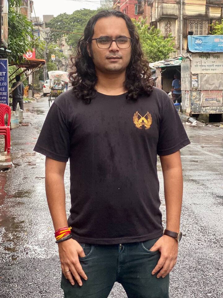 সানি রায়ের পরিচালনায় রুপোলি পর্দায় আসছে এক নেক্রোফিলিক গল্প! অভিনয় করছেন সৌরভ দাস, সুমনা দাস, জিনা তরফদার, রুপসা চট্টোপাধ্যায় সহ একগুচ্ছ অভিনেতা অভিনেত্রীরা। সোনম মুভিজের প্রযোজনায় তৈরি হতে চলেছে নতুন ছবি ‘বিষাক্ত মানুষ’।