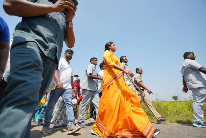 ప్రజా ప్రస్థానం పాద యాత్రలో వైయస్ షర్మిళ