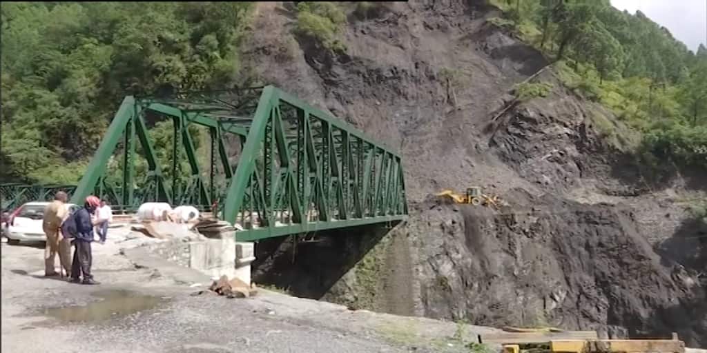 Uttarakhand Landslide Update: লামখাগা পাসে মিলল রাজ্যের ৫ সহ ১১ জনের মৃতদেহ, বরফের মধ্যে জীবিত অবস্থায় উদ্ধার এক Uttarakhand Landslide Bodies of 11 trekkers including 5 from Bengal recovered one rescued alive under snow Uttarakhand Landslide Update: লামখাগা পাসে মিলল রাজ্যের ৫ সহ ১১ জনের মৃতদেহ, বরফের মধ্যে জীবিত অবস্থায় উদ্ধার এক