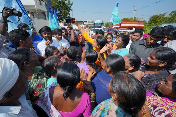 ప్రజా ప్రస్థానం పాద యాత్రలో వైయస్ షర్మిళ