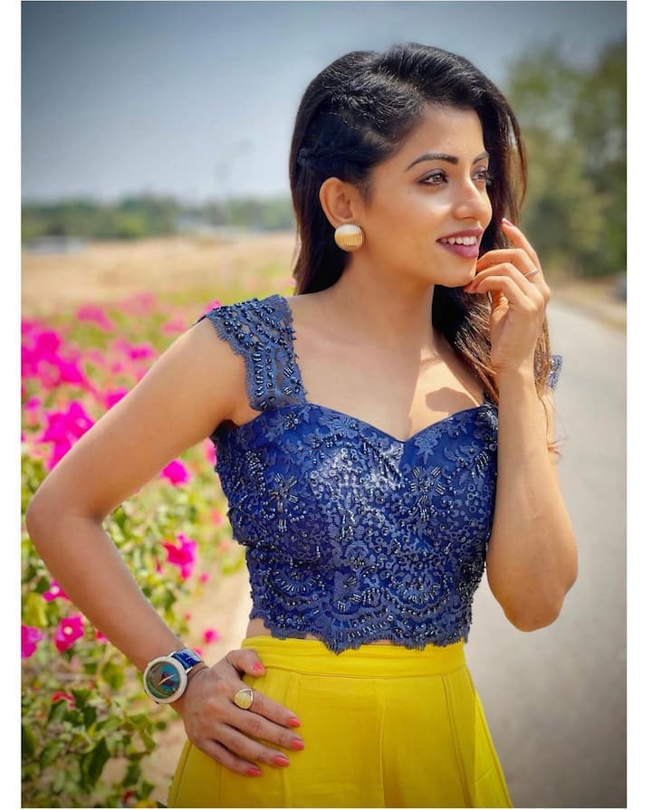 (Image credit: Instagram) నవ్యస్వామి క్యూట్ లుక్స్