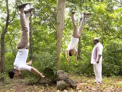 In Pics : Sukh Mhanje Nakki Kay Asta मालिकेतील 'हा' सीन करण्यासाठी मंदार जाधव लटकला झाडाला