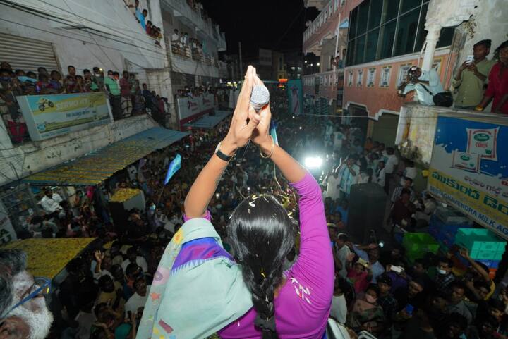 ప్రజా ప్రస్థానం పాద యాత్రలో వైయస్ షర్మిళ