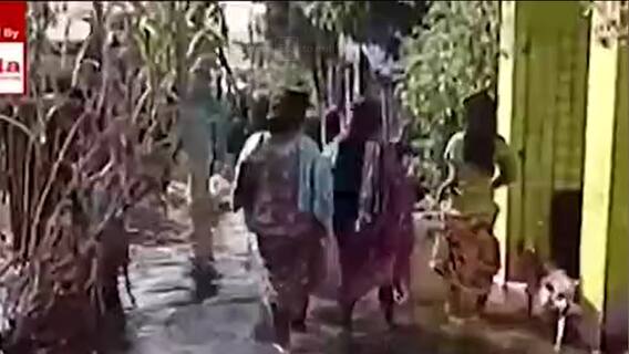 Waterlogged: দুর্যোগ কাটলেও কাটেনি দুর্ভোগ, এখনও জলের তলায় বৈদ্যবাটি পুরসভার বেশকিছু এলাকা। Bangla News