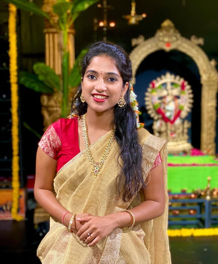 'వైశాఖం' సినిమాకు నాగార్జున నుండి అవార్డు అందుకుంది. (Image Credit/ Satya Yamini Instagram)