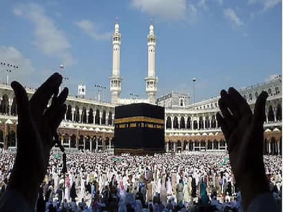 Hajj pilgrims selection to be based on Covid-appropriate criteria ஹஜ் பயணிகளின் தேர்வு... கொரோனா 2 டோஸ் தடுப்பூசி அவசியமா? விளக்கமளித்த  மத்திய அமைச்சர்!