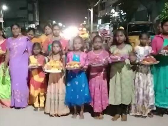 దుబాయ్‌లో అరుదైన గౌరవం.. కానీ పుట్టింట బతుకమ్మకు అవమానం..!