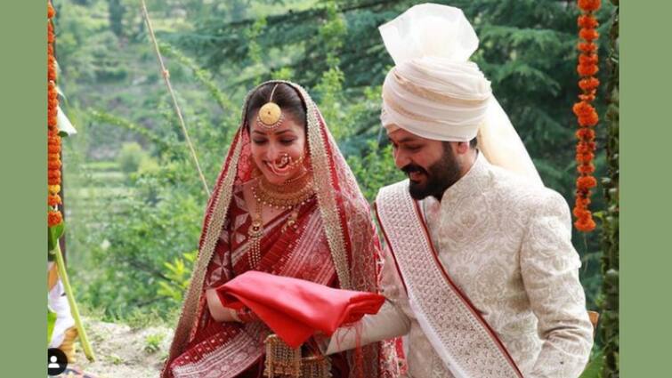 Yami Gautam Looks Drop Dead Gorgeous As She Celebrates Her First Karwa Chauth Post Marriage, Know In Details বিয়ের পর প্রথম করবা চৌথ, কীভাবে সেলিব্রেট করলেন ইয়ামি গৌতম?