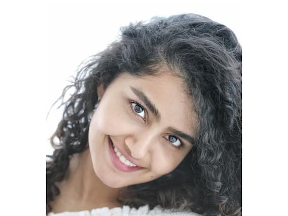 Anupama Parameshwaran Photos: అనుపమా... అందమంతా నీ నవ్వులోనే Anupama Parameshwaran Photos: అనుపమా... అందమంతా నీ నవ్వులోనే