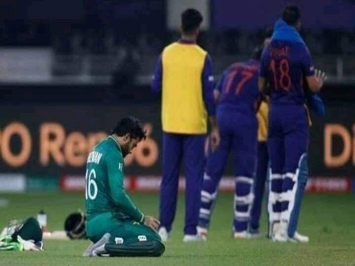 Ind vs Pak: Pak opener Rizwan prays on the field, Shoaib Akhtar shares video Ind vs Pak: ਪਾਕਿ ਓਪਨਰ ਰਿਜ਼ਵਾਨ ਨੇ ਮੈਦਾਨ 'ਤੇ ਪੜ੍ਹੀ ਨਮਾਜ਼, ਸ਼ੋਏਬ ਅਖਤਰ ਨੇ ਵੀਡੀਓ ਸ਼ੇਅਰ ਕਰ ਕਹੀ ਇਹ ਗੱਲ 