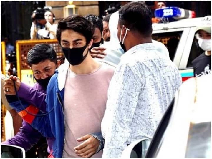 Aryan Khan Released From Mumbai Arthur Road Jail Received By Father Shah Rukh Khan See First Pics Aryan Khan Walks Out Of Arthur Road Jail 26 Days After Arrest, Gets Grand Welcome From Fans Outside Mannat