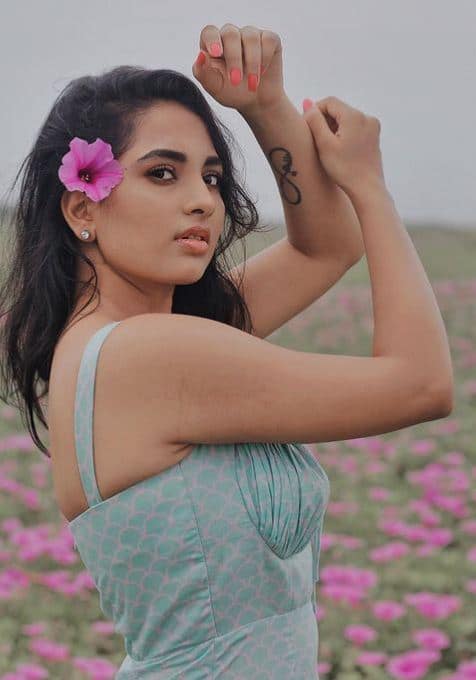 இளம் பூவை நெஞ்சில் தோன்றும் அதுதான் தாளமோ?