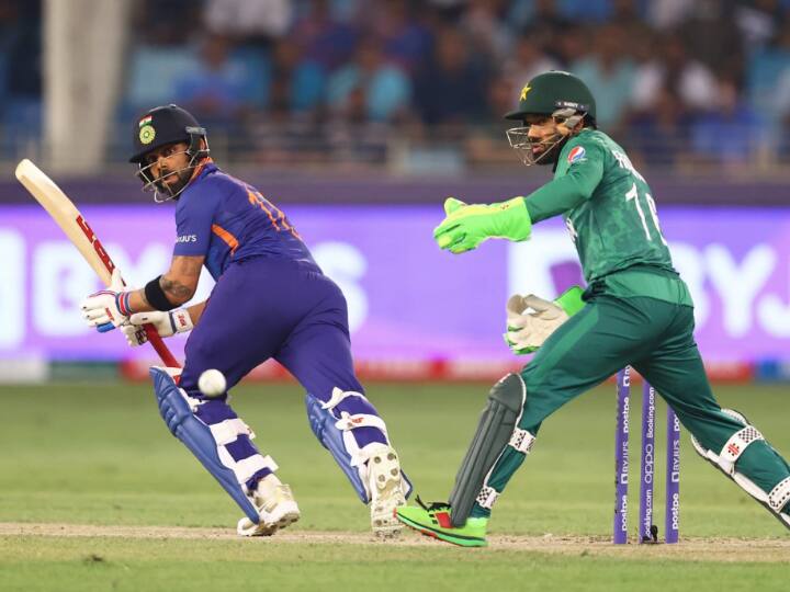 ICC T20 WC 2021: India given target of 152 runs against Pakistan in Match 16 at Dubai International Stadium IND vs PAK, 1 Innings Highlight: క్లాస్ చూపించిన కింగ్ కోహ్లీ.. పాకిస్తాన్ ముంగిట కష్టమైన లక్ష్యం
