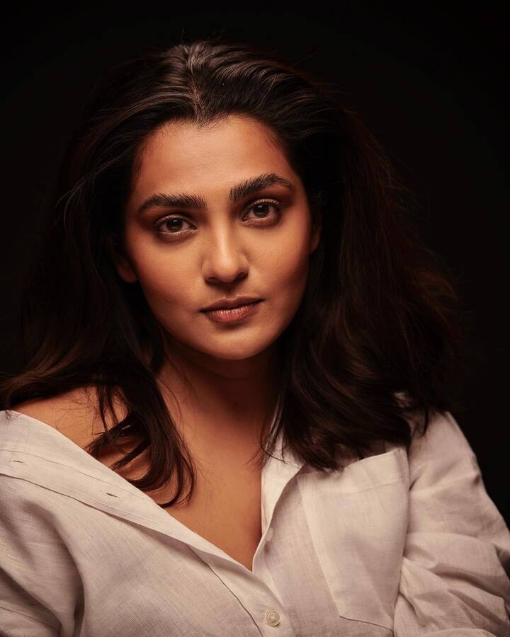పార్వతి భరత నాట్యంలో శిక్షణ తీసుకుంది.(Image Credit/Parvathy Thiruvothu Instagram)