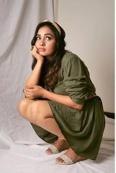 புத்தம் புது காலை... கன்னக்குழி அழகி ஸ்ருஷ்டியின் ரீசண்ட் புகைப்படங்கள்