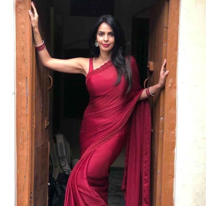 मल्लिका शेरावत बोल्ड इमेजमुळे चर्चेत असते.  (Photo:@mallikasherawat/IG)