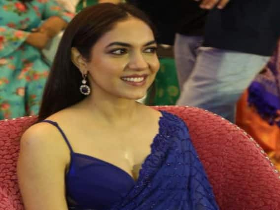 RituVarma Pics: சினிமா நிகழ்ச்சிக்கு நீல நிற புடவையில் கிளாமராக வந்த ரிது வர்மா..! RituVarma Pics: சினிமா நிகழ்ச்சிக்கு நீல நிற புடவையில் கிளாமராக வந்த ரிது வர்மா..!